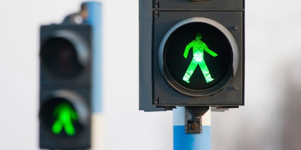 Fußgängerampel leuchtet grün