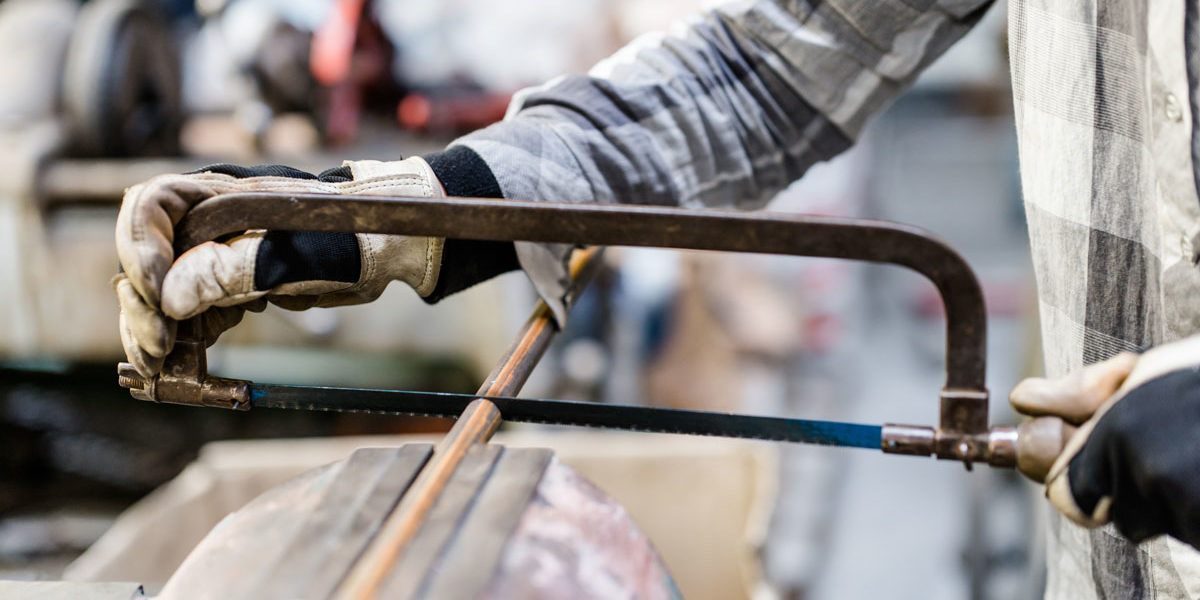 Handwerker mit Säge Handwerk mit Säge