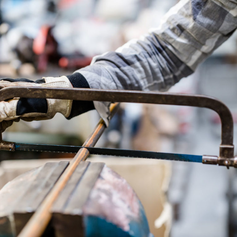Handwerk mit Säge