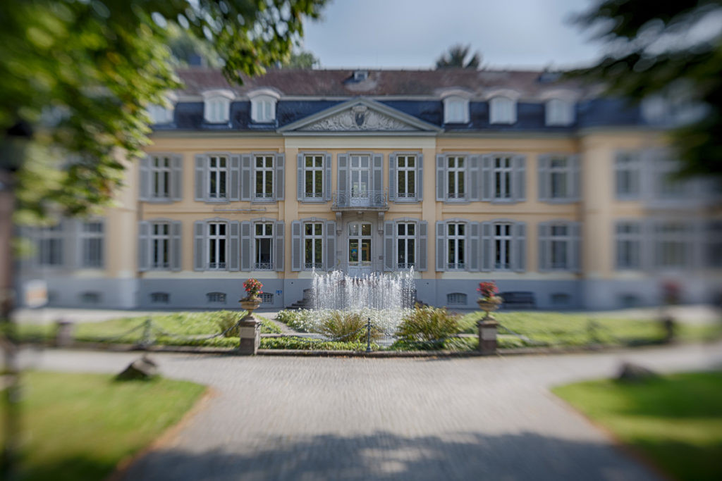 Schloss Morsbroich mit Springbrunnen