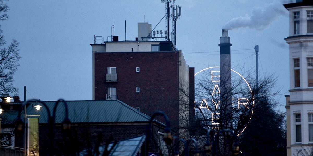 Bayer Kreuz über Leverkusen
