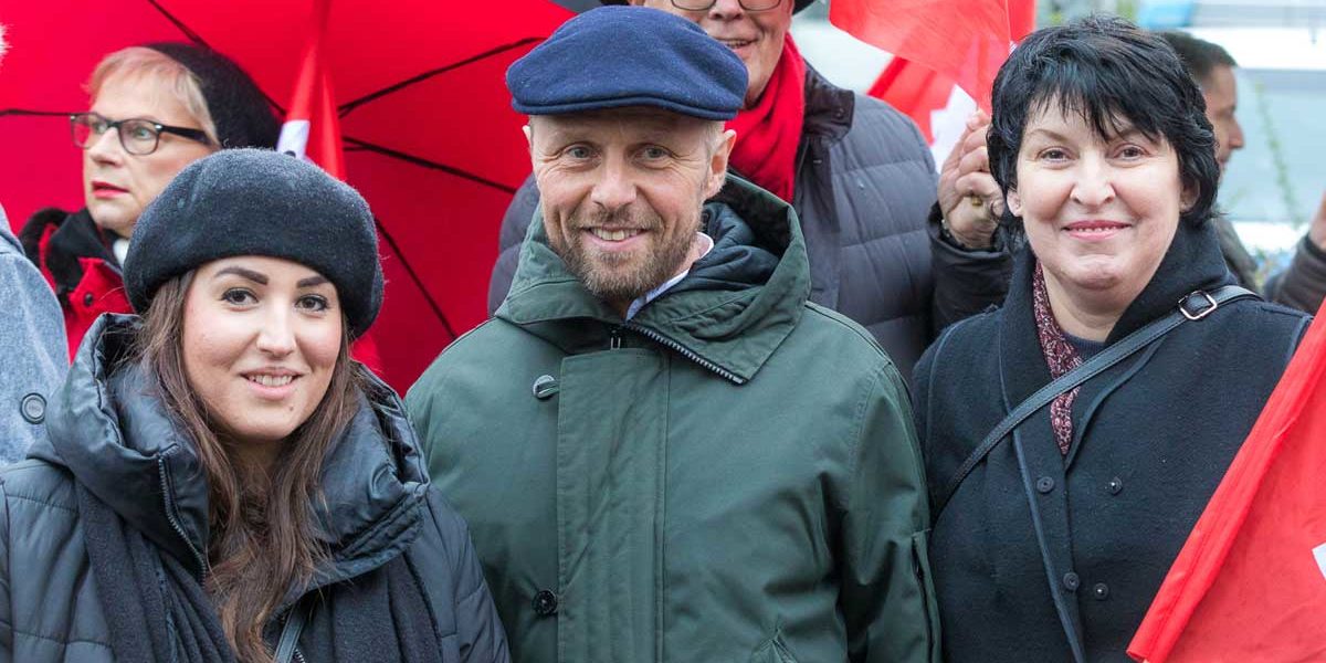 Demo mit Aylin- Dogan, Uwe Richrat und Eva Lux Demo mit Aylin- Dogan, Uwe Richrat und Eva Lux