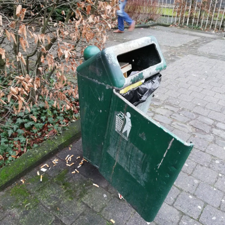 Mülleimer in Schlebusch Mülleimer in der Schlebuscher Fußgängerzone