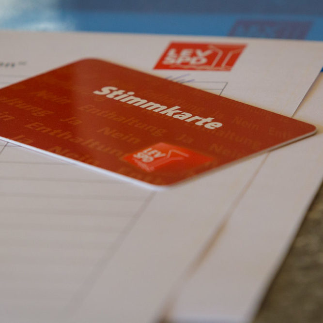 Stimmkarte für den Parteitag Anwesenheitsliste und Stimmkarte