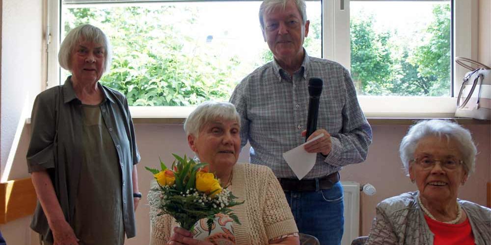 Geburtstagskind Elsbeht Kischkies bei der AG 60Plus