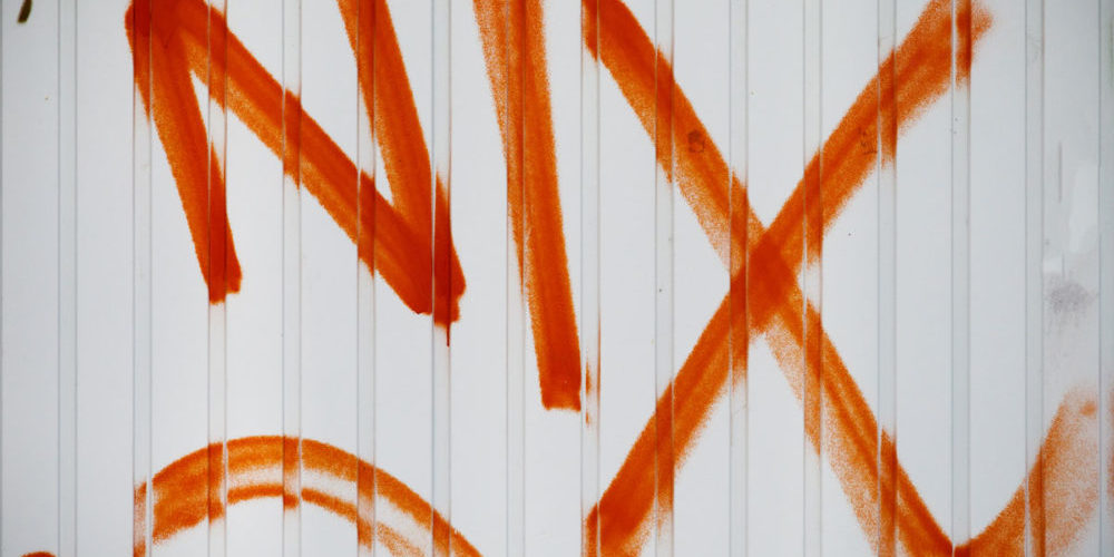 Grafiti an einem Garagentor