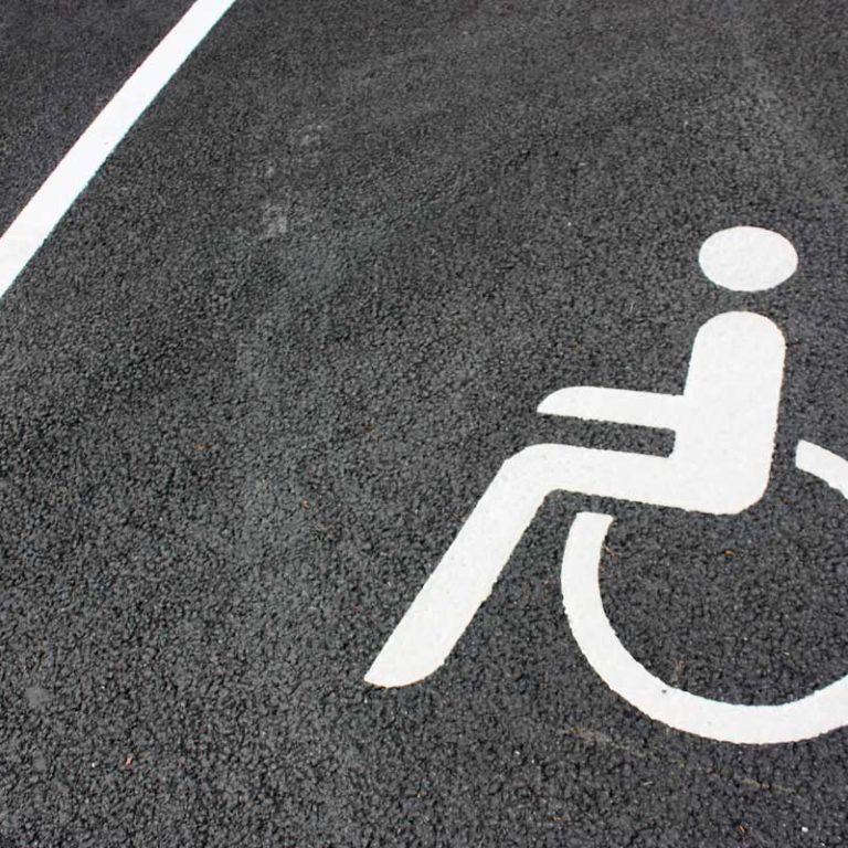 Schwerbehindertenparkplatz / Bildnachweis: ohneski / photocase.de