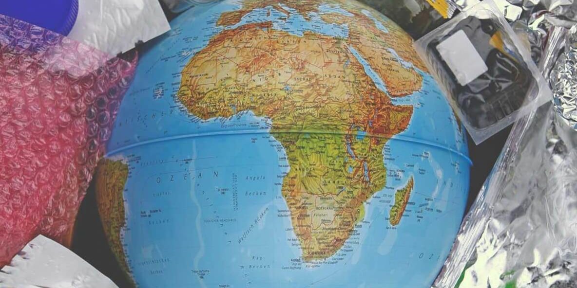 Welt versinkt in Plastik / Bildnachweis: PolaRocket / photocase.de