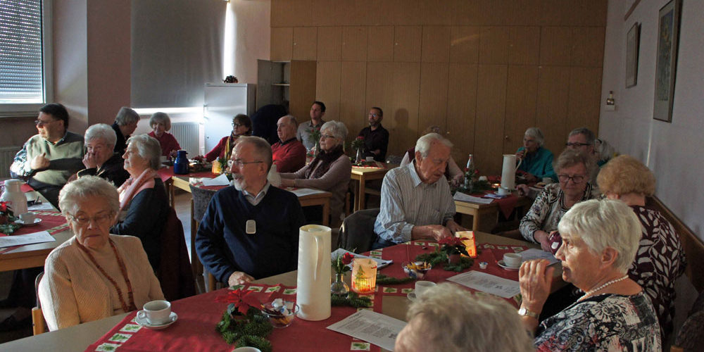 Die Mitglieder der AG 60Plus bei der Weihnachtsfeier Die Mitglieder der AG 60Plus bei der Weihnachtsfeier