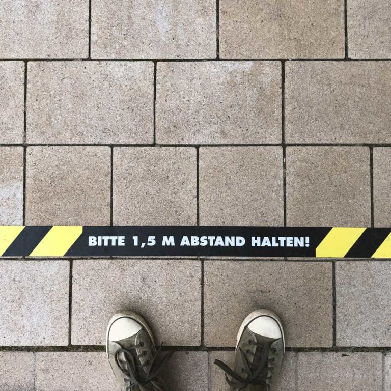 Corona-Pandemie-Abstand-halten Corona-Pandemie, Bildnachweis: axelbueckert / photocase.de