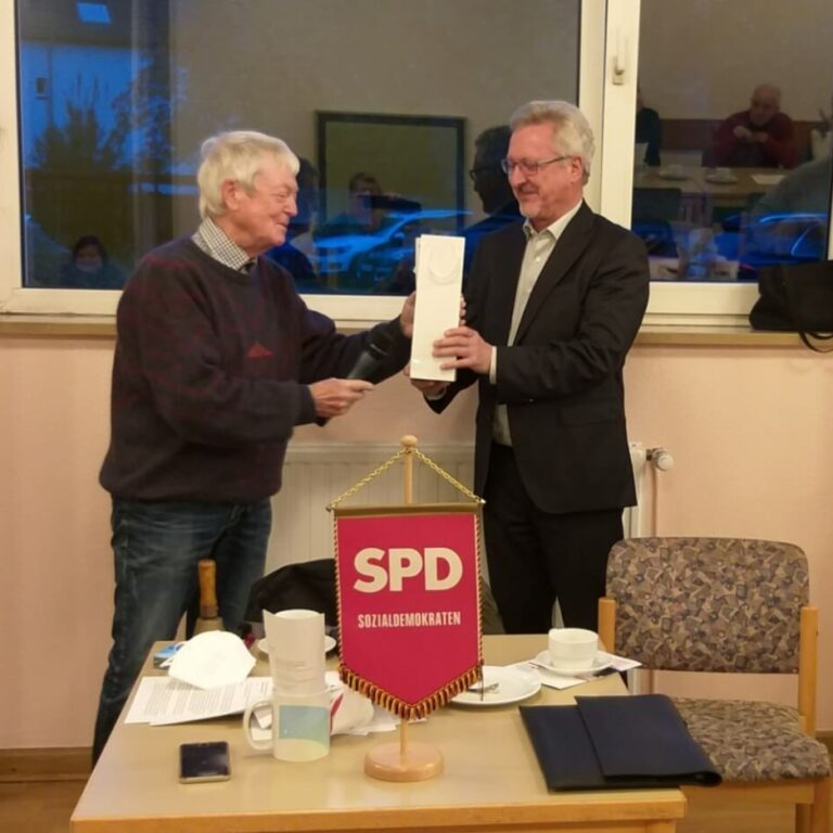 Klinikum – 60plus 1 Dr. Hans Klose dankt Herrn Zimmermann im Namen der Arbeitsgemeinschaft 60+ für einen informativen Nachmittag
