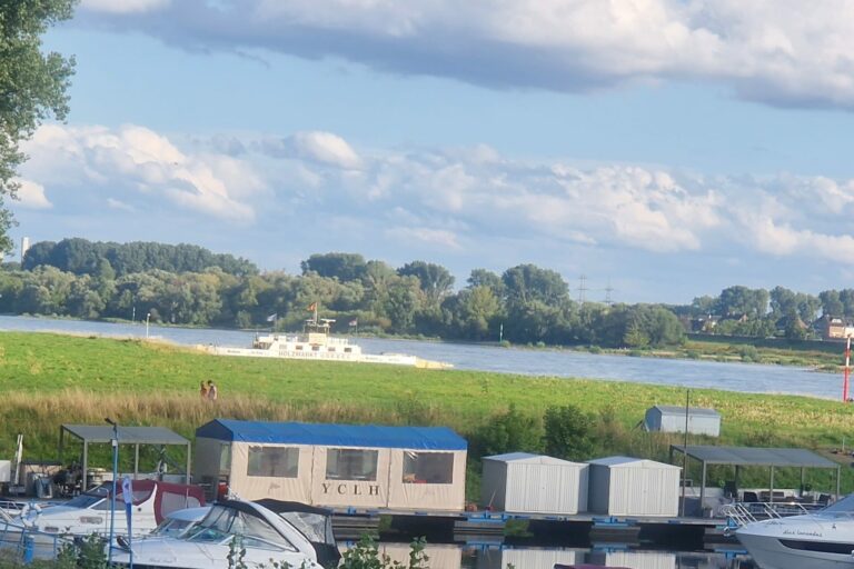 Rheinfähre Hitdorf