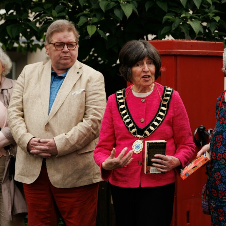 Bücherschrank Bracknell-Square