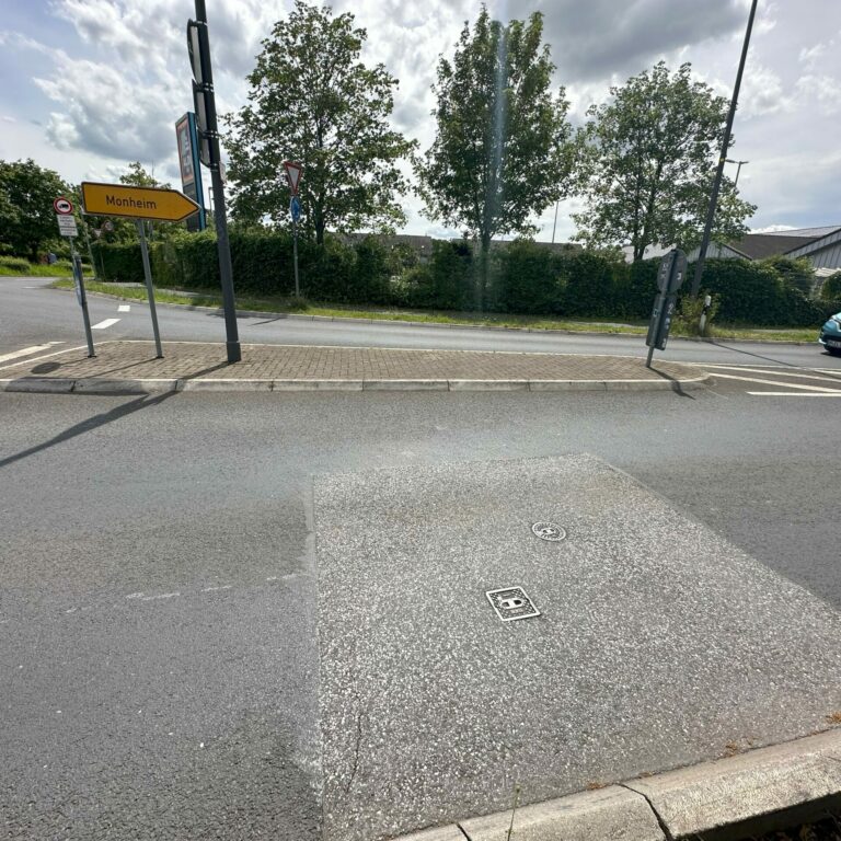 Übergang Kreisverkehr Hitdorf